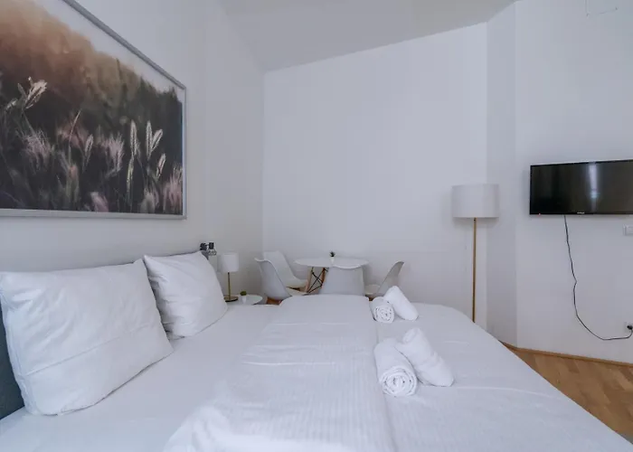 Stylish With Air Con & Free Parking