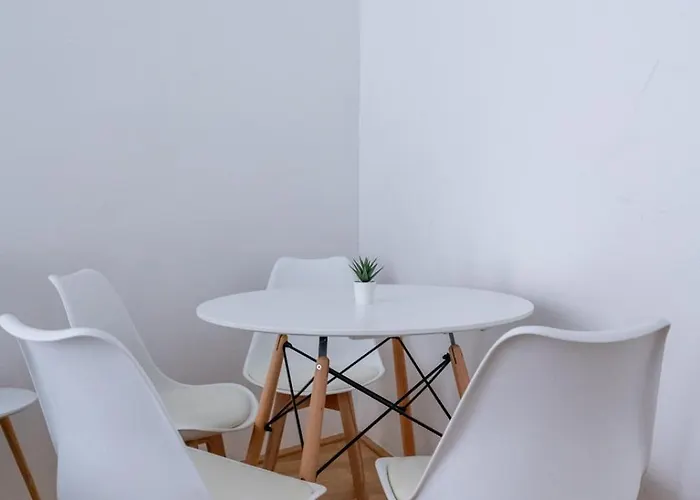 Stylish With Air Con & Free Parking Appartamento